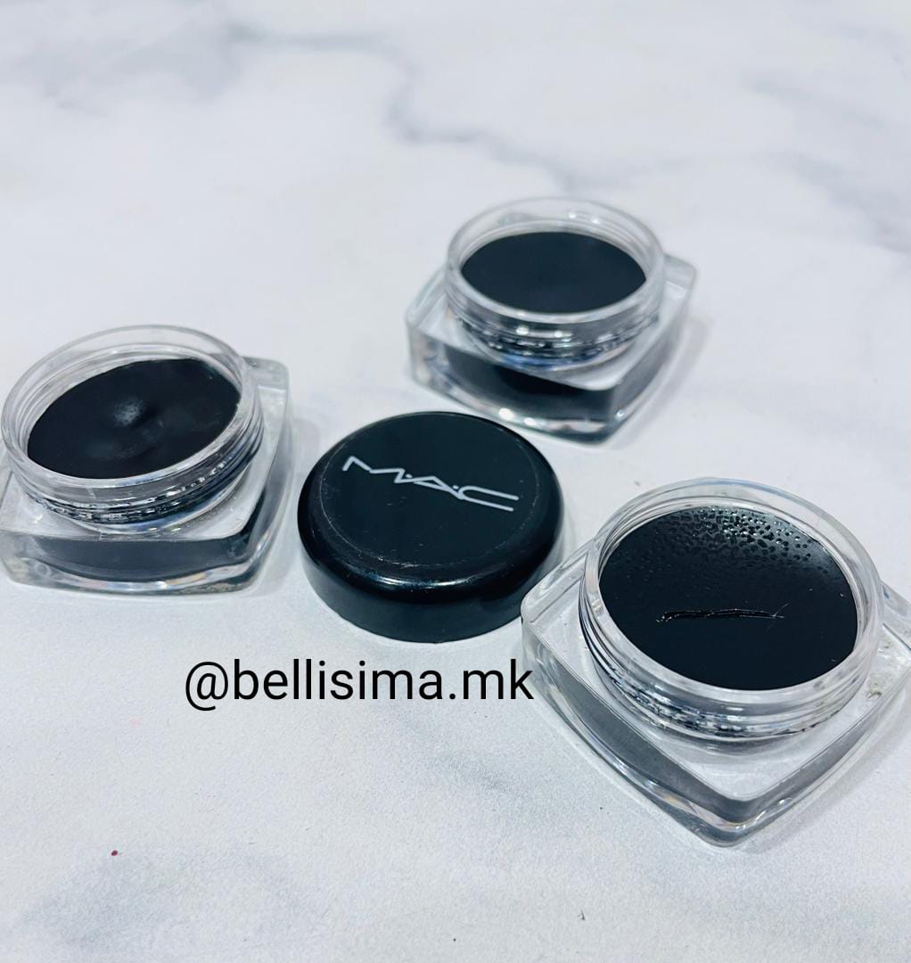 Pomada de cejas Mac en negro