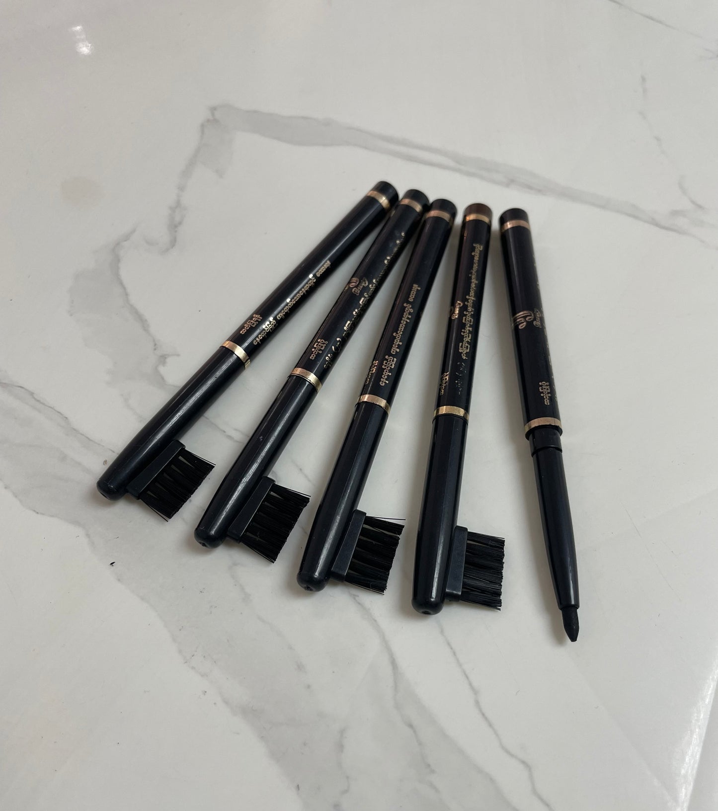 Lápiz de ojos retráctil Waterproof con cepillo