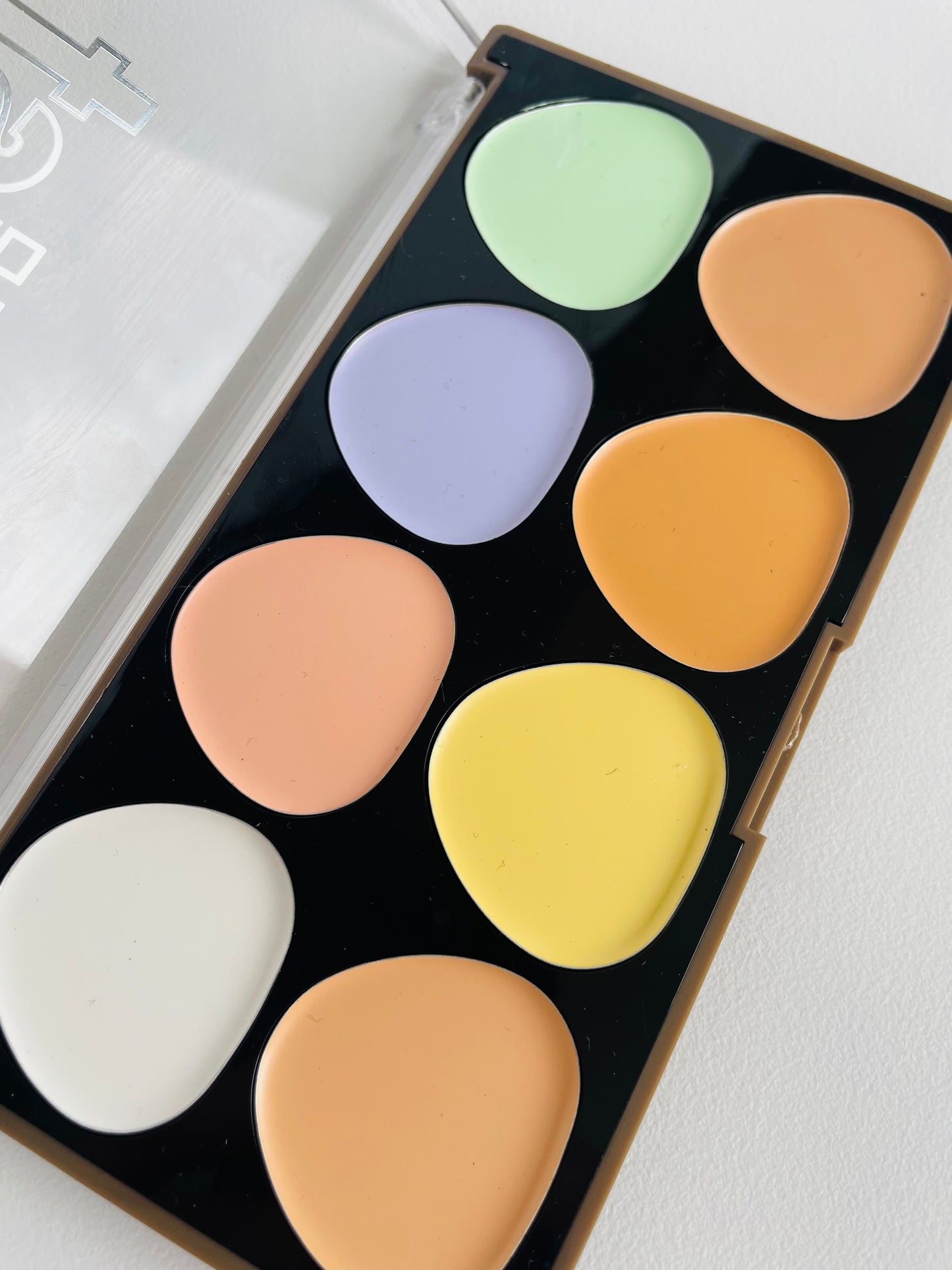 Paleta corrector Ushas